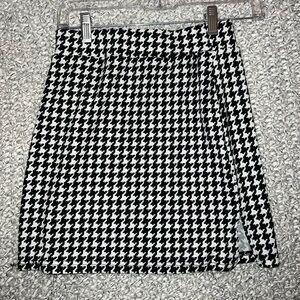 Houndstooth mini skirt